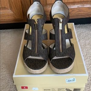 Like New Michael Kors Damita Wedges Size 9